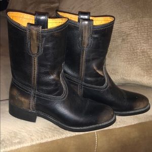 FRYE!!! Anna Short Round Toe Leather Boots